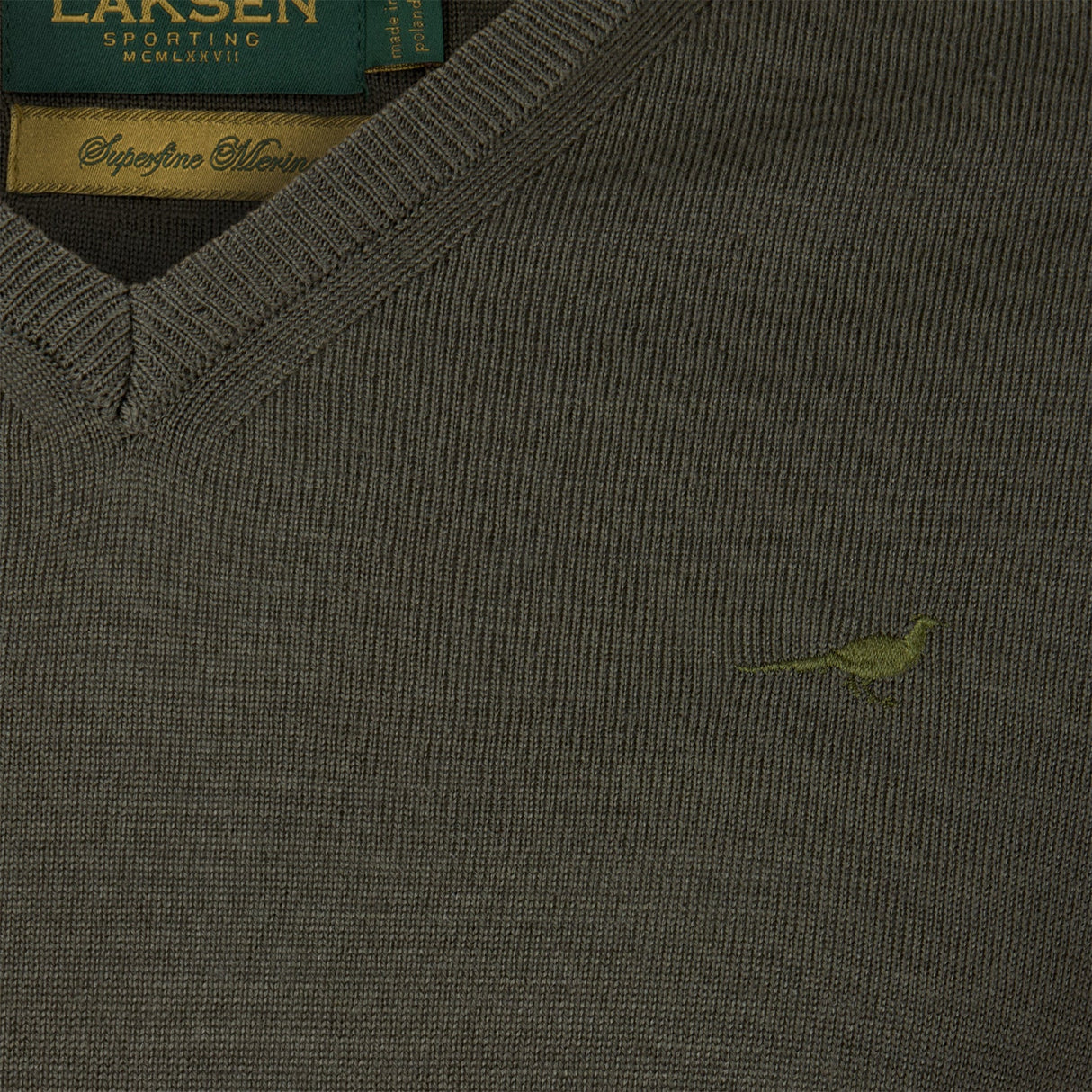 Laksen Sussex V-Neck Merino Strik - Herre - Olive