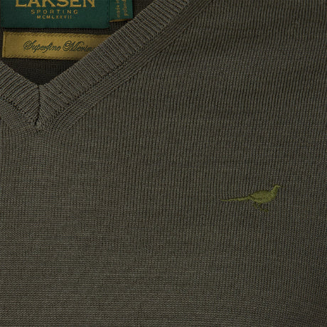 Laksen Sussex V-Neck Merino Strik - Herre - Olive